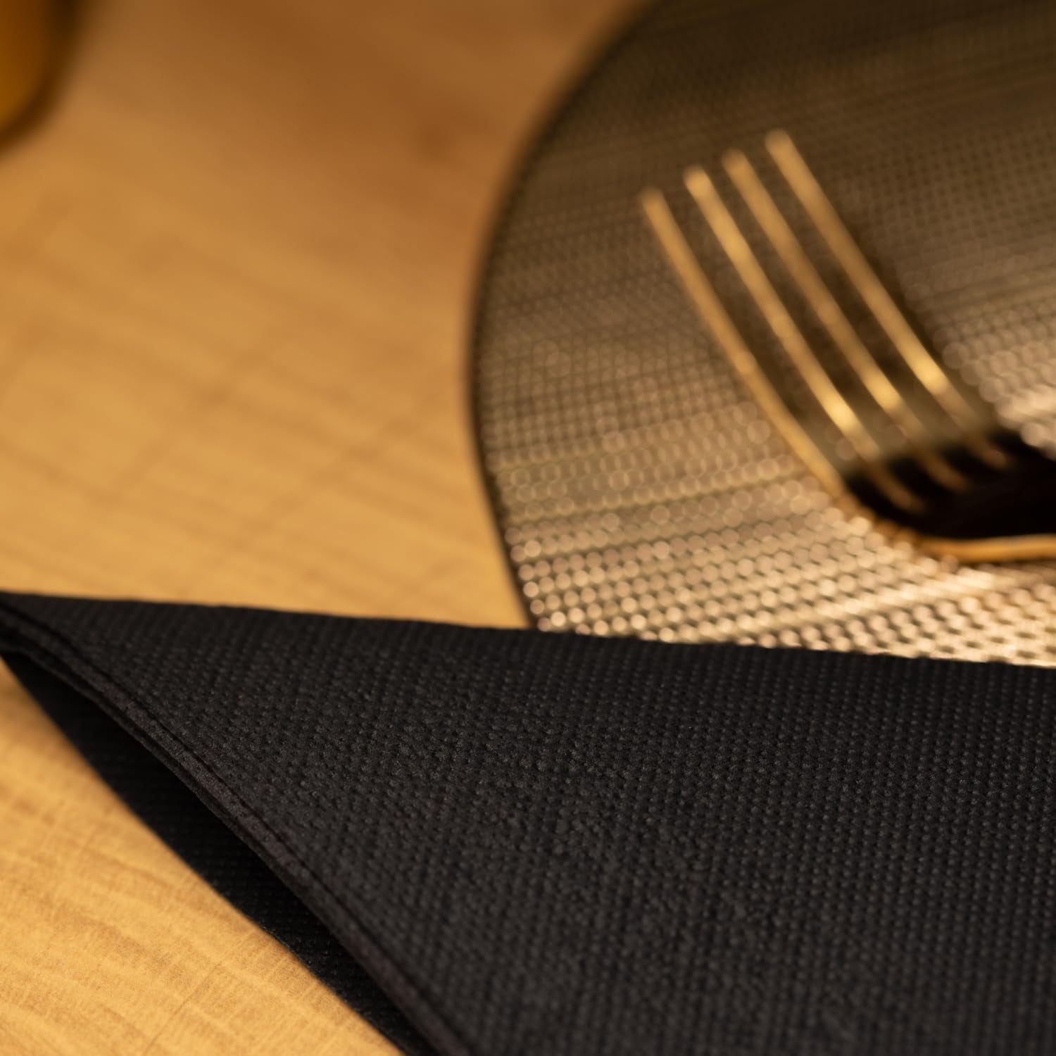 Șervețele din hârtie neagră Renova, 40 șervețele, mari, 2 straturi.