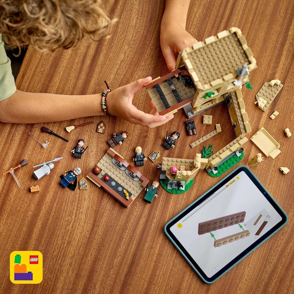 Bradavický hrad LEGO Harry Potter: Dobrodružná sada lekcí létání se 6 sběratelskými minifigurkami včetně Draca Malfoye a profesorky McGonagallové Hrací sada pro chlapce a dívky 9 let 76447 Stavebnice Besuche den LEGO-Store