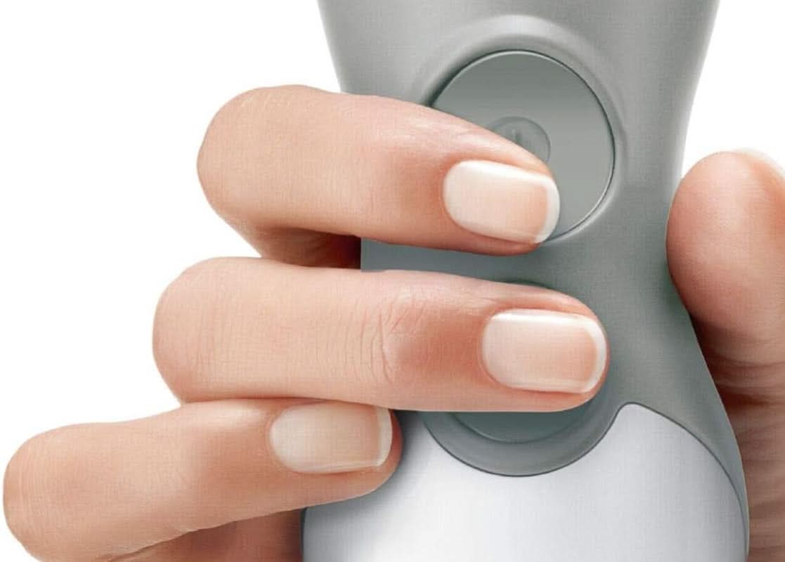 Bosch Stabmixer Ergomixx MSM66110, Edelstahl-Mixfuß, Mix- Und Messbecher, 2 Geschwindigkeitsstufen, Leichtes Gehäuse, 4-Klingen-Messer, Einfache Reinigung, 600 W, Weiß/Grau Kitchen Naty Shop