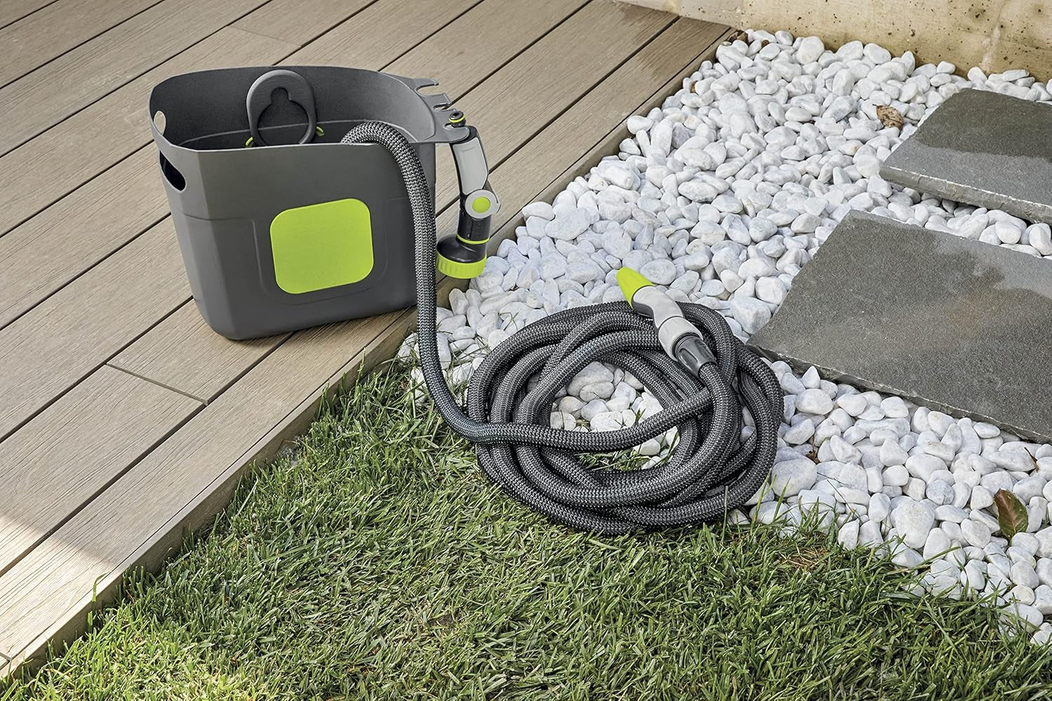 GF SRL, Aquapop Grey Pro 15, furtun împletit autoextensibil Fabricat în Italia, cu recipient rigid din plastic, mini pulverizator de grădină ergonomic, racorduri pentru irigarea grădinii, gri închis