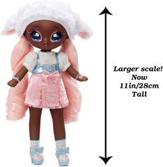N/A N/A N/A SurpriseTeens Modepuppe - Sammlerpuppe - 28 cm měkká Stoffpuppe, inspirovaná ovcí - S růžovými vlasy - Lila Lamb