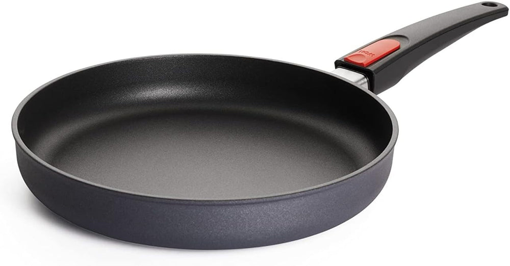 Plochá pánev Woll Diamond Lite - Indukce -, Ø 20 cm, výška 5 cm, S odnímatelnou rukojetí - Vhodné pro všechny typy varných desek, Hliníkový litý, Nepřilnavý povrch Hrnce a pánve Naty Shop Ø 26 cm