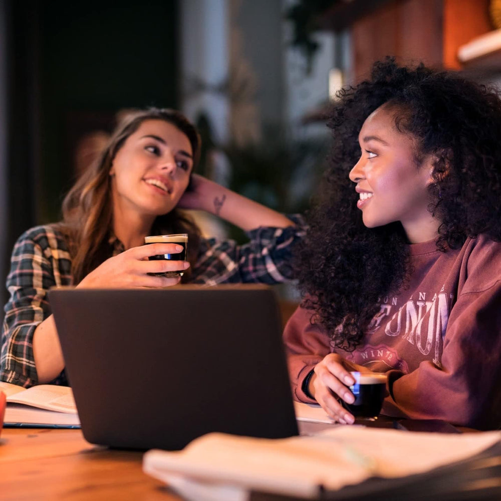 Espressor cu capsule PHILIPS Original Plus Eco, selecție a intensității cafelei, tehnologie Coffee Boost, plastic reciclat cu 80%*, consum de energie redus cu 45%**, 2 căni simultan, negru piano (CSA210/22)