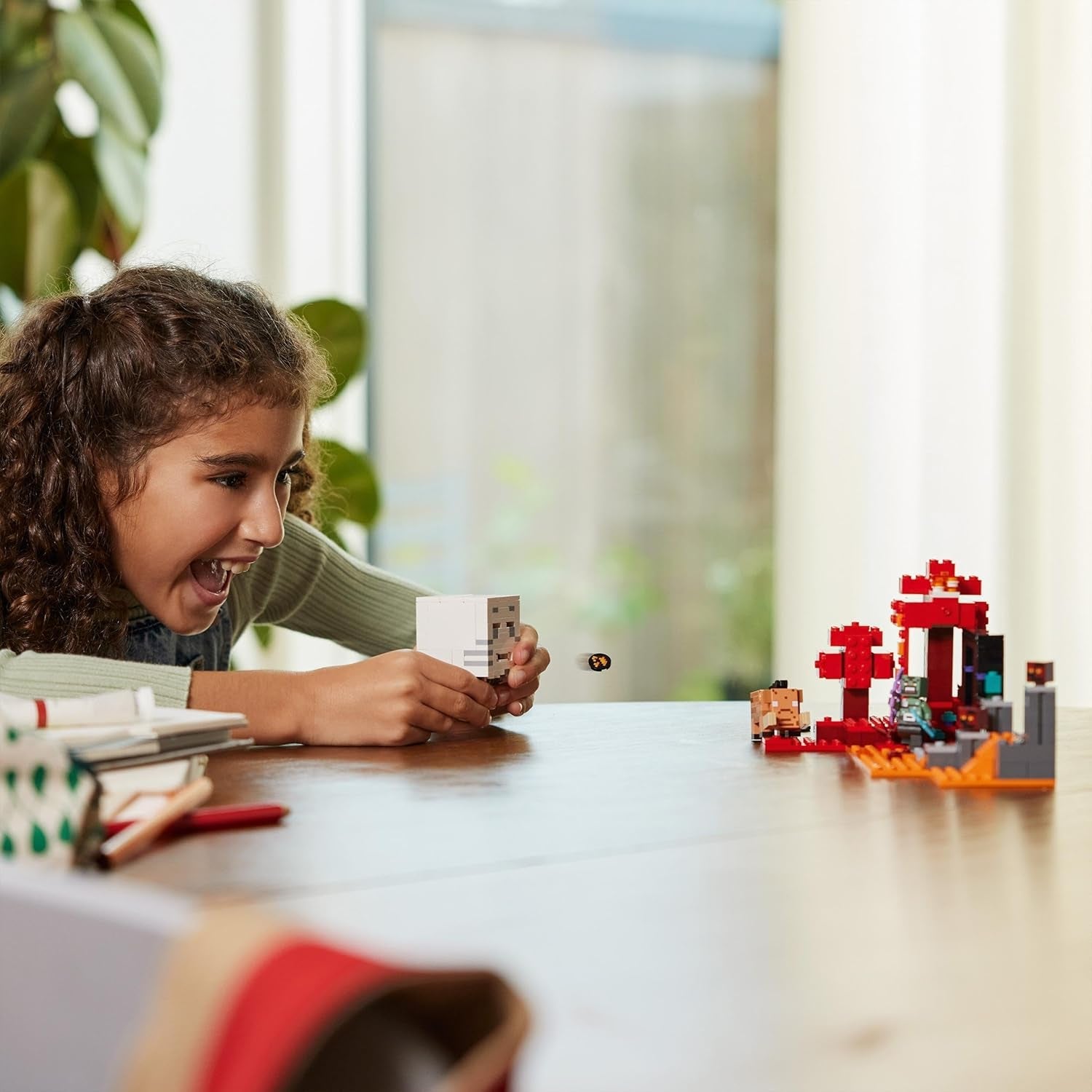 LEGO Minecraft Ambush na portálu Nether Herní hračka Nether pro děti s bojovými scénami a legendárními figurkami včetně strašidelného dárku pro hráče a chlapce a dívky 8 let staré 21255 Stavebnice Besuche den LEGO-Store