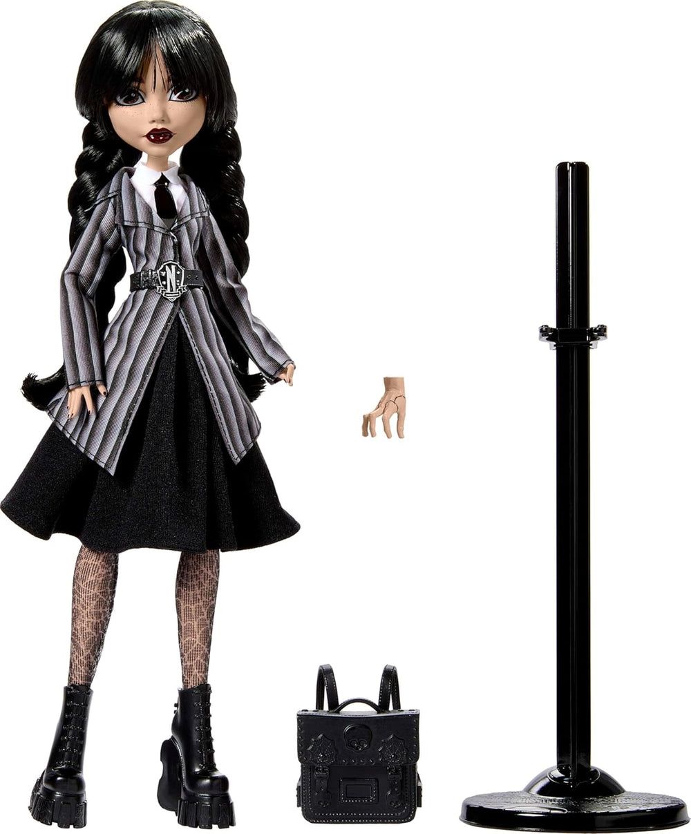 Monster High Wednesday Puppe und Accessoires, Wednesday Addams Sammelfigur in Nevermore Academy Uniform mit Eiskaltem Händchen und Rucksack, Puppenständer, HXJ04