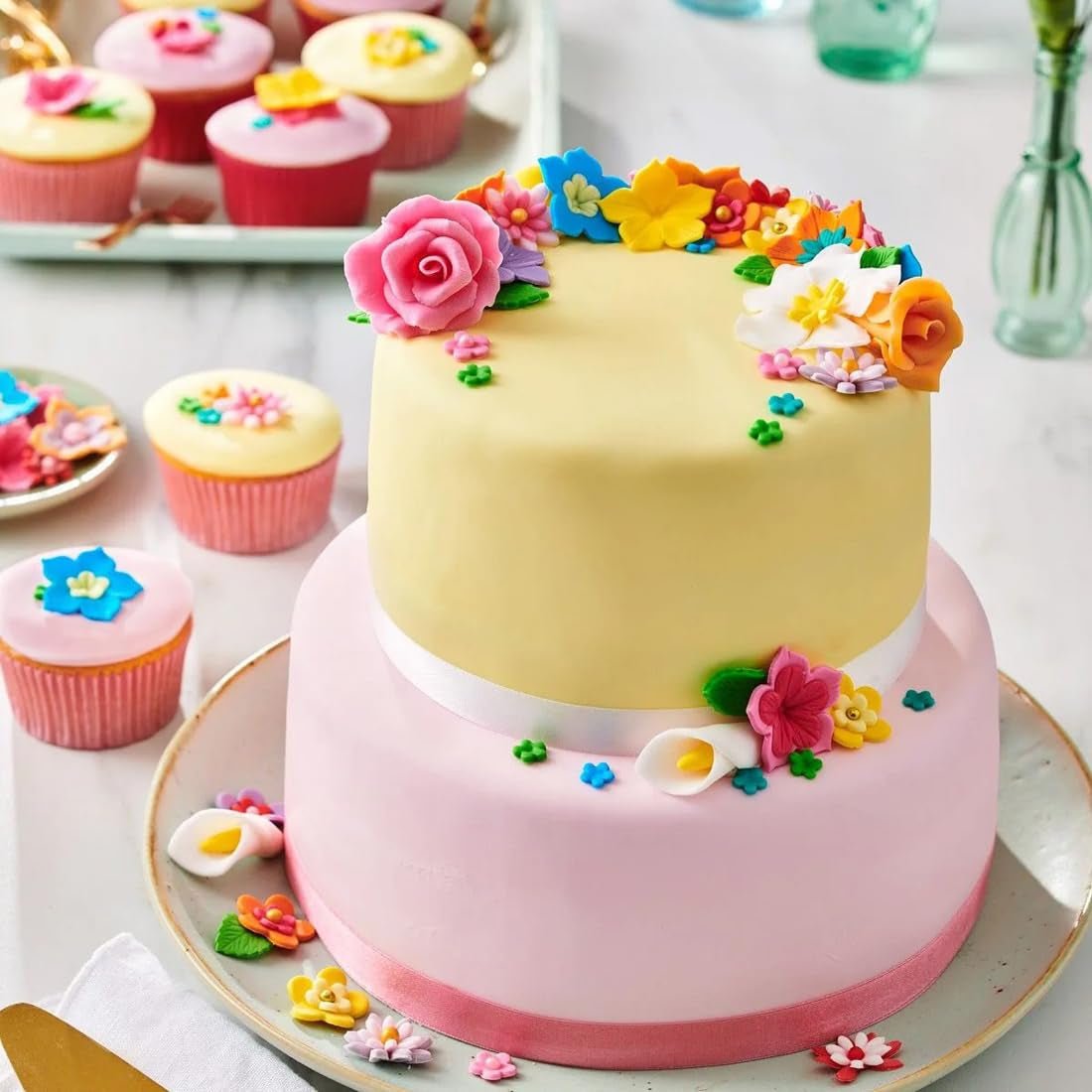 FunCakes fondant rulat Spring Green: Ușor de folosit, neted, flexibil, moale și pliabil, perfect pentru decorarea torturilor, halal, kosher și fără gluten, 250 g Pasta de zahar Naty Shop